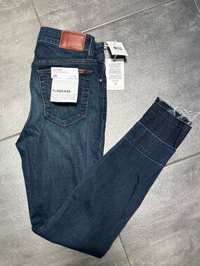 NWT Joe's Jeans The Icon Mid-Rise Skinny Jean Size: 26